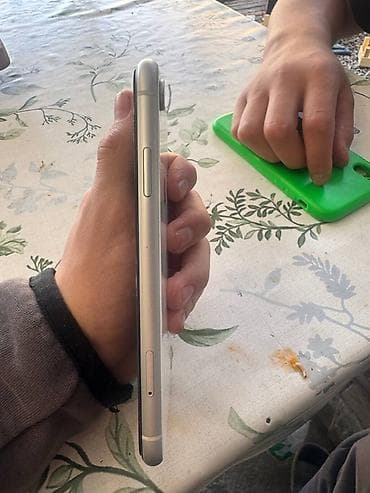 камера для видео: Apple iPhone XR, белый цвет.передний камера не работает экран чистый — 2