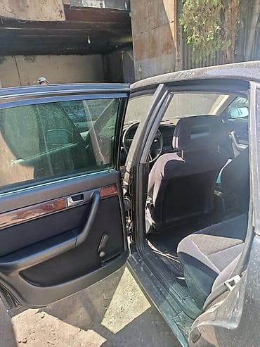vaz 2114: Audi A6: 1993 г., 2.6 л, Механика, Бензин, Седан — 8
