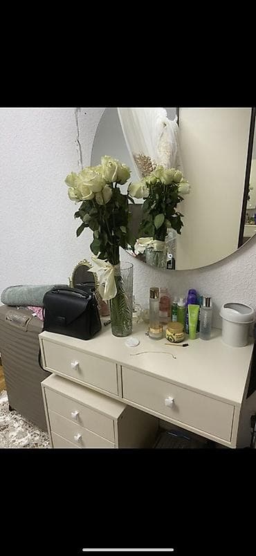 small table: Туалетный столик, С зеркалом, цвет - Бежевый, ЛДСП — 1