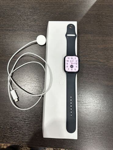 Смарт‑часы Apple Watch 8 Series 45 mm с прямоугольным экраном и с