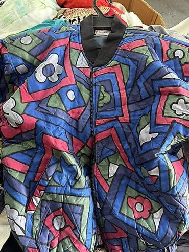 бомбер одежда: Стеганый бомбер с ярким геометрическим принтом - Тип: куртка-бомбер — 1