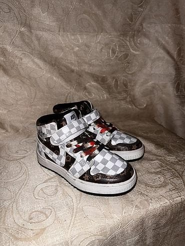 Детские кеды/кроссовки, набор из 4 пар. 1) Пара 1: высокие кеды с