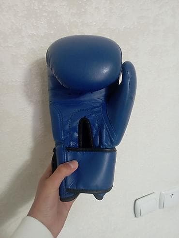 Спорт жана эс алуу: Боксерская перчатка Venum, синяя ❗С ОРИГИНАЛЬНОЙ ПОДПИСЬЮ АБСОЛЮТНОГО — 2