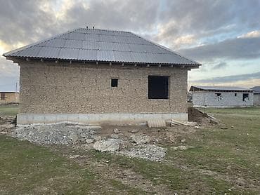 дом ауца: Продаётся дом-«коробка» из самана на участке. Характеристики: - — 2