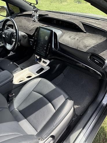 Toyota Prius: 2018 г., 1.8 л, Автомат, Гибрид, Хэтчбэк — 8