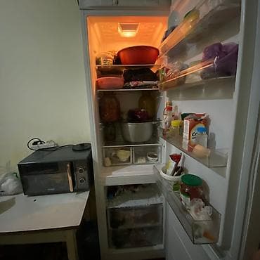 куплю бутыли: Холодильник Indesit, Двухкамерный — 2