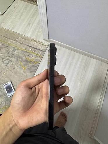 pes 13: Смартфон с динамическим вырезом экрана (Dynamic Island) и плоскими — 1