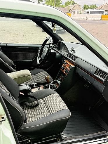 v class: Mercedes-Benz W124: 1995 г., 2.5 л, Механика, Дизель, Универсал — 6