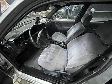 авто стенд: Volkswagen Passat: 1988 г., Механика, Седан — 4