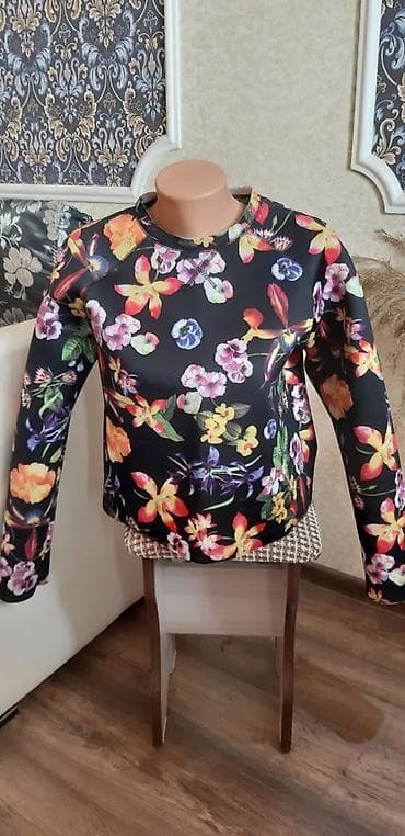 Блузка с принтом 
Фирма: MIA
Отдаю за 300 сом