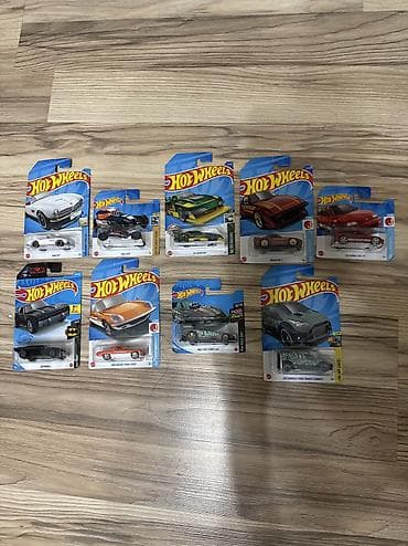 art: Набор коллекционных моделей Hot Wheels в блистерах. Состав (видимые — 2