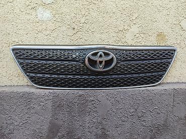 Решетка радиатора Toyota 2005 г., Б/у, Оригинал — 1