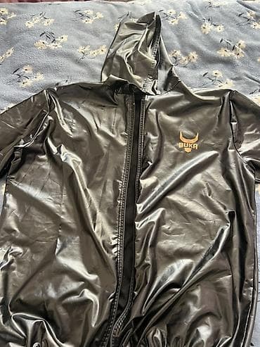 Прокат одежды: Куртка-ветровка BUKA с капюшоном - Цвет: черный, глянцевый - — 1