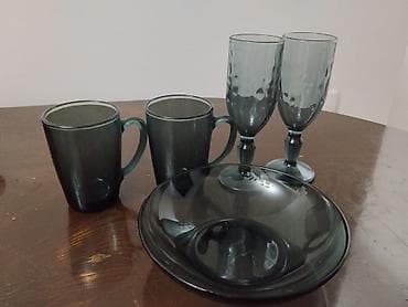 Продаю набор посуды из дымчатого стекла. 600 сомов. Нахожусь в центре