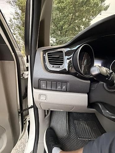 Kia Carnival: 2015 г., 2.2 л, Автомат, Дизель, Вэн/Минивэн — 9