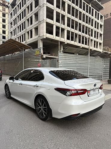 byd e2 2023: Toyota Camry: 2021 г., Гибрид, Седан — 6