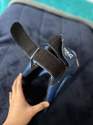 Велоаксессуары: Боксерский шлем Everlast (синий) - Защита головы для бокса и — 3