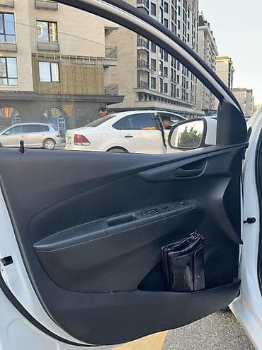 куплю ниву chevrolet: Chevrolet Spark: 2019 г., 1 л, Вариатор, Бензин, Хэтчбэк — 10