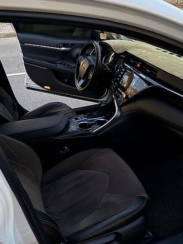 брала: Toyota Camry: 2018 г., Гибрид — 3