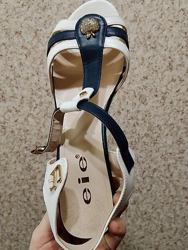 обувь на танкетке: Женские сандалии на невысокой танкетке.Натуральная кожа 100% — 4