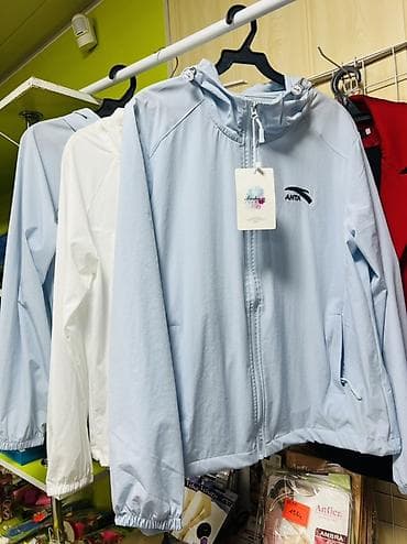 Лёгкая ветровка в clean style 🤍 Базовая модель на каждый день