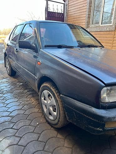 купить скутер водный: Volkswagen Vento: 1995 г., 1.8 л, Механика, Седан — 3