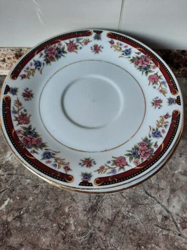 посуда пияла: Кесе по 150с, тарелки советские по 100 с — 4