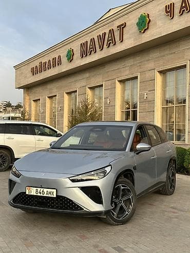 Электрический кроссовер (серебристый металлик) NETA L плагин бензин