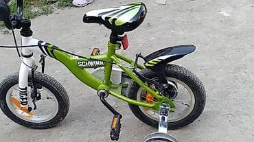 90: Детский велосипед Schwinn, зеленый с белыми и черными акцентами — 1
