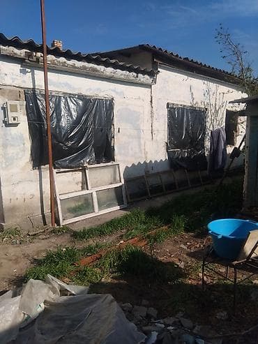 Дома: Продаю дом брачного типа 4 комнаты+душевая+веранда.требуется — 3