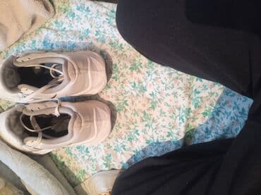 свадебные платья в бишкеке цены на прокат: Кроссовки Nike 1) Белые тренировочные кроссовки Nike: - Верх — 32