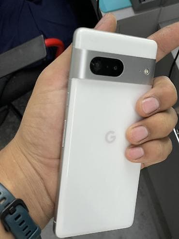 бюджетный: Google Pixel 7, Б/у, 128 ГБ, цвет - Белый, 1 SIM, eSIM — 10