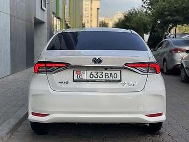 гибрит: Toyota Corolla: 2019 г., 1.8 л, Автомат, Гибрид, Седан — 4