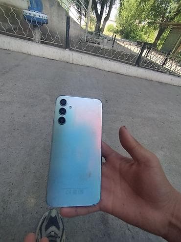 nokia x500: Смартфон с тройной основной камерой и переливающейся спинкой (градиент — 1