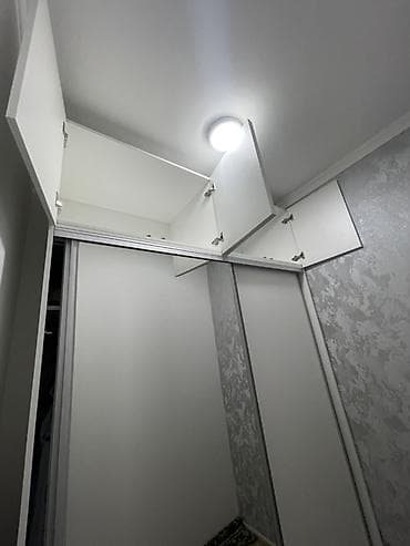 шкаф купе б: Шкаф-купе с антресолями, белый - Комплектация: три раздвижные двери — 1