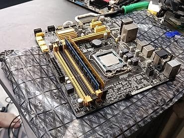 logitech 102: Материнская плата ASUS (mATX) для сокета LGA1155 с установленным — 1