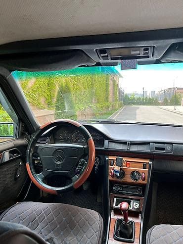audi 100 сатып алуу: Mercedes-Benz W124: 1993 г., 2.2 л, Кол менен иштөөчү, Седан — 1