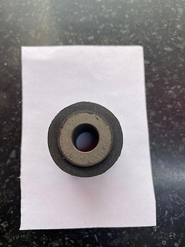 ремонт реек: Сайленблок рулевой рейки Toyota ipsum — 2