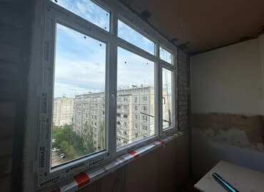 занавески на пластиковые окна: Готовое пластиковое окно, Тип окна: Балконные, Декоративные особенности: Фрамуга, Платная установка, Без рассрочки — 1