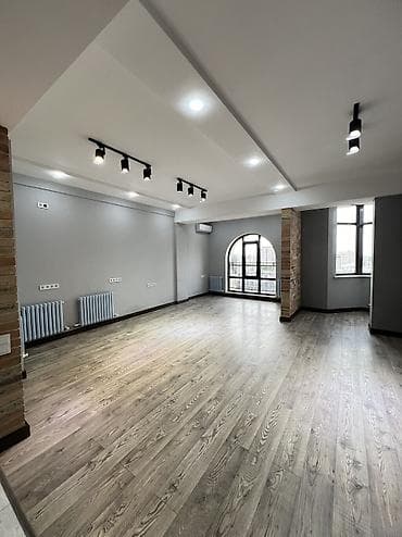 сдаю кобинет: Аренда офисов, 53 м², В частном доме, 1 линия, С оборудованием, С отдельной кухней — 1