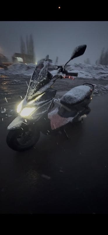 ютто 250: Скутер/мопед городского типа - Компоновка: классический скутер с — 5