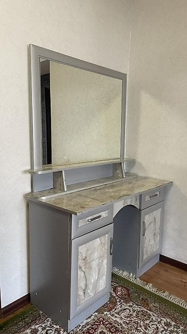 Офисная мебель: Туалетный столик, С зеркалом, цвет - Серебристый, ЛДСП — 1