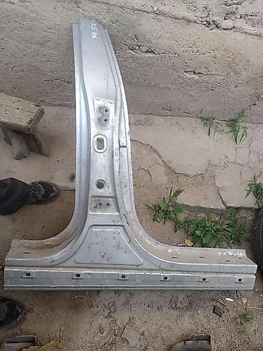 Наружные накладки порогов Kia, 2018 г., Б/у, Оригинал at lalafo.kg Наружные накладки порогов Kia, 2018 г., Б/у, Оригинал