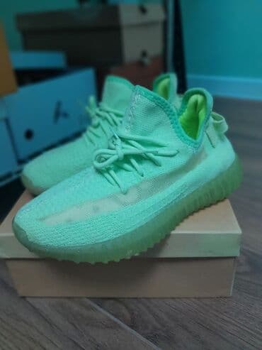 UTP кабелдери: Кроссовки в стиле Yeezy Boost 350 V2, цвет мятно‑зелёный. Описание: - — 1