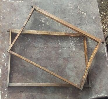 срочно продаю в связи с переездом: 20 сом шт Каракол Продаются б/у рамки под вощину. Хорошие проволка — 1