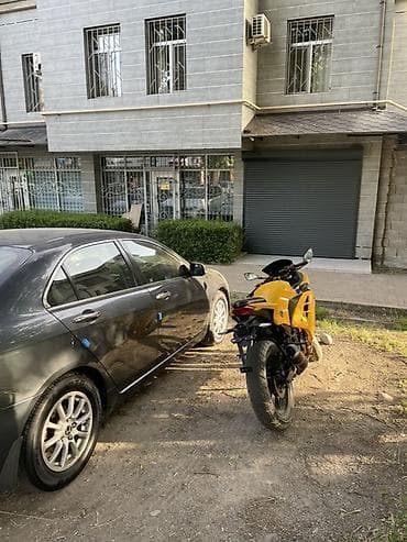ninja h2: Спортивный мотоцикл в ярком жёлтом цвете с агрессивным дизайном — 2