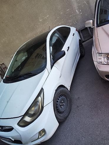 sybary forester: Hyundai Accent: 2013 г., Механика, Бензин, Седан — 2