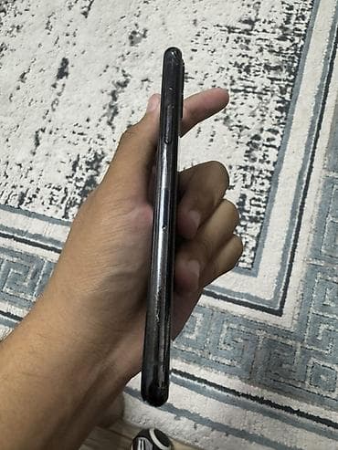 pixel 4a: Apple iPhone Pro в тёмно-зелёном цвете. Смартфон с большим — 5