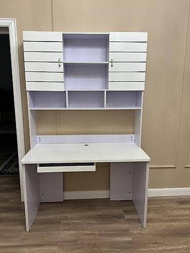 письменный стол белый: Компьютерный стол, С полками — 1