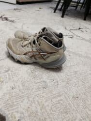 Кроссовки и спортивная обувь: - Размер: EU 40.5 / US 7.5 / длина стопы 250 мм (указано на ярлыке). - — 6